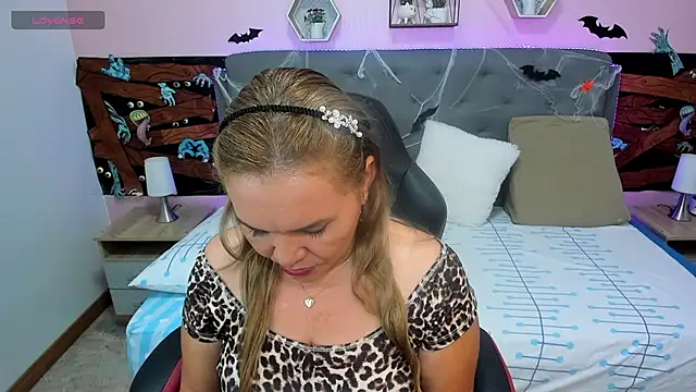  sarah lovely online show from October 2025 03:13:01 PM