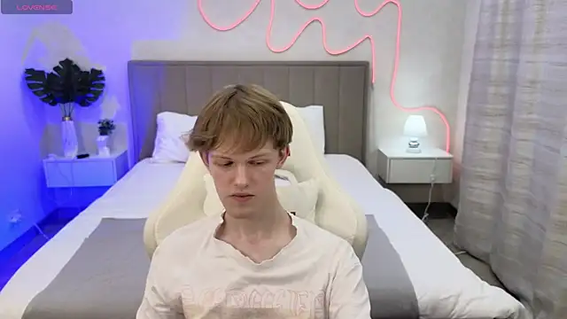 Snapshot of Fakeangel87 chatting on November 2025 10:50:02 AM Fakeangel87 online show from November 2025 10:50:02 AM