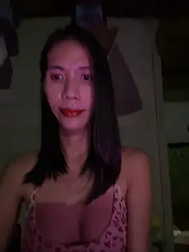 Snapshot of bellaUtops chatting on March 2026 03:18:01 PM bellaUtops online show from March 2026 03:18:01 PM