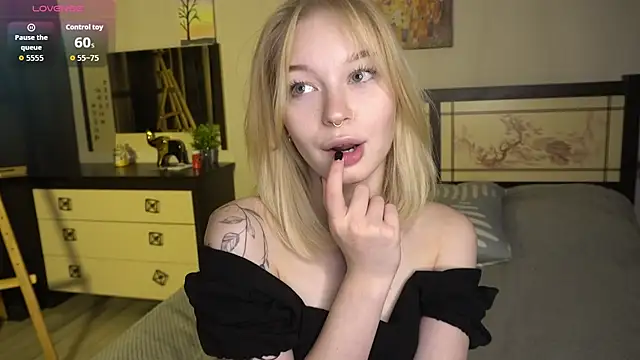 ShanelTunon online show from November 2025 07:23:02 PM