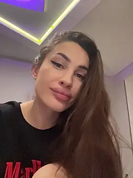 Muna Luu online show from October 2025 10:11:02 PM