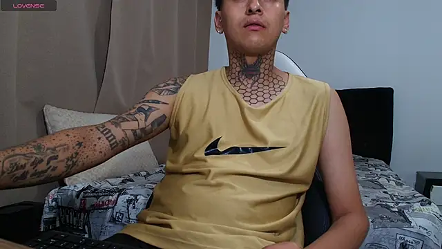 emi liano10 online show from November 2025 11:25:02 PM