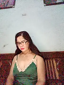 Snapshot of Tythy-yolee chatting on November 2025 06:52:02 PM Tythy-yolee online show from November 2025 06:52:02 PM