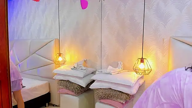 laurettedela rouse online show from December 2025 10:57:02 AM