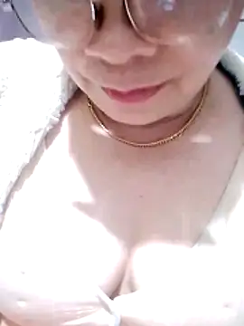 small-house123 online show from December 2025 02:06:02 AM