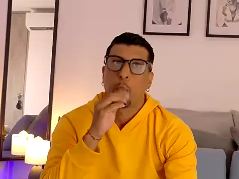 Snapshot of zac-bennett chatting on November 2025 08:29:01 PM zac-bennett online show from November 2025 08:29:01 PM