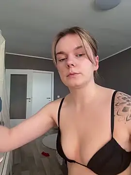 Snapshot of LisaFreierxx chatting on April 2026 10:13:01 AM LisaFreierxx online show from April 2026 10:13:01 AM