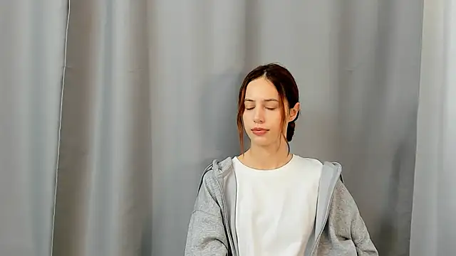 KylieVrable online show from November 2025 06:25:01 AM