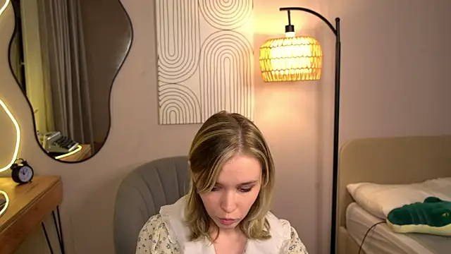 Snapshot of Mini_Ashley chatting on November 2025 03:24:01 PM Mini Ashley online show from November 2025 03:24:01 PM