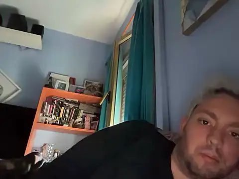 Snapshot of petrastilo chatting on November 2025 04:20:02 PM petrastilo online show from November 2025 04:20:02 PM