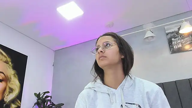 Snapshot of kendra_london chatting on June 2026 11:24:02 AM kendra london online show from June 2026 11:24:02 AM