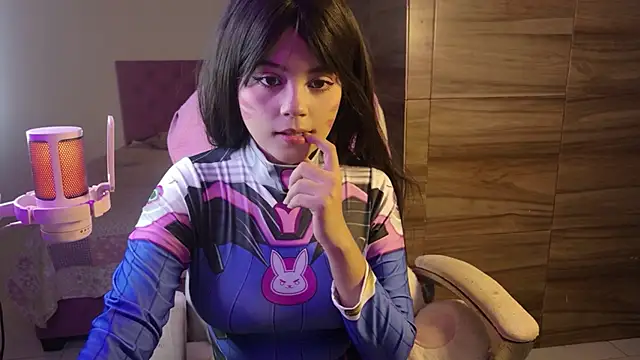 EmillieX online show from November 2025 11:26:01 PM