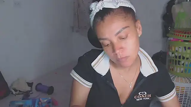 shayna cute online show from May 2026 03:48:01 AM