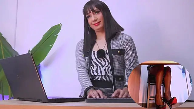 Snapshot of nylonisabella chatting on April 2026 06:16:02 PM nylonisabella online show from April 2026 06:16:02 PM