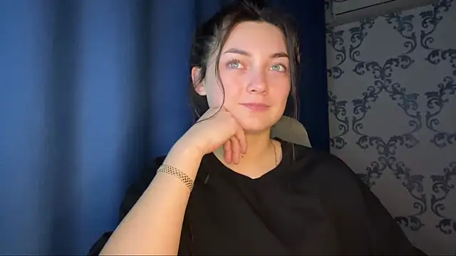 TwotyBright online show from November 2025 04:18:01 PM