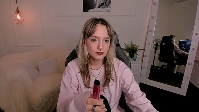 ElsiHill online show from November 2025 01:35:02 PM