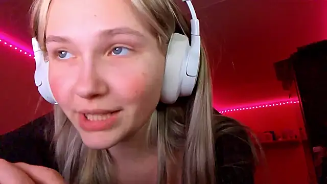 KarinRobertson online show from December 2025 04:24:01 PM