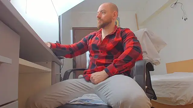 Snapshot of Ryanstone_ chatting on April 2026 05:27:01 AM Ryanstone online show from April 2026 05:27:01 AM