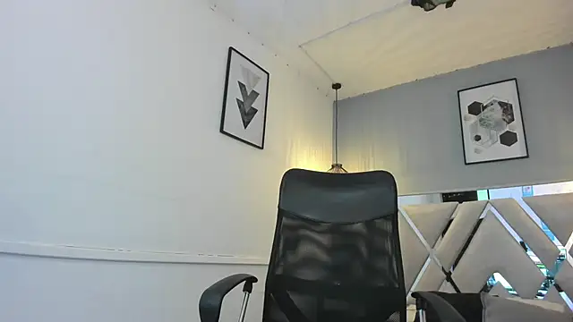 zoe-moreau online show from January 2026 08:12:02 PM