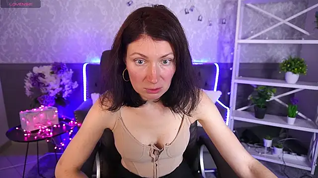 AmiraGoldd online show from November 2025 08:14:01 AM