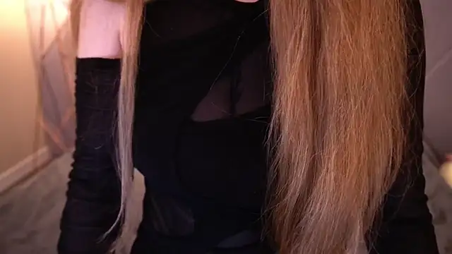 Snapshot of DanielaReign chatting on April 2026 08:40:02 AM DanielaReign online show from April 2026 08:40:02 AM