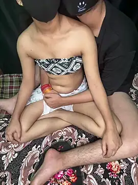 Snapshot of horny_couple_99 chatting on April 2026 04:58:02 PM horny couple 99 online show from April 2026 04:58:02 PM