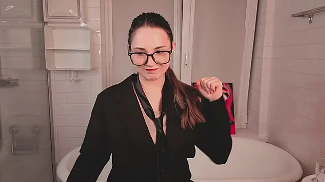 LeenaPuita online show from November 2025 06:51:01 PM