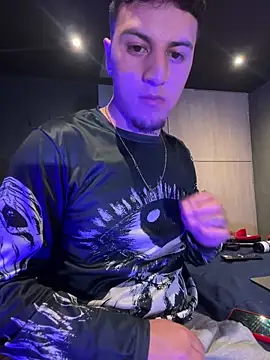 Snapshot of MiluandMIke chatting on February 2026 06:40:02 AM MiluandMIke online show from February 2026 06:40:02 AM