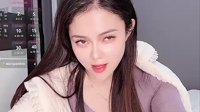 Yesenia- online show from November 2025 02:06:01 PM