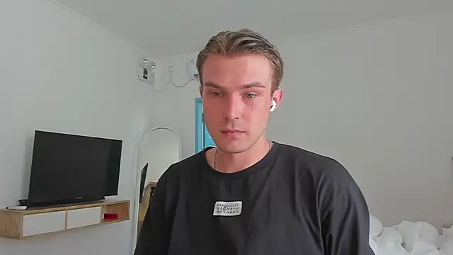 Snapshot of DanteRay chatting on March 2026 04:30:02 AM DanteRay online show from March 2026 04:30:02 AM