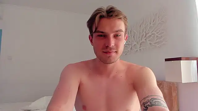 Snapshot of DanteRay chatting on March 2026 05:44:02 AM DanteRay online show from March 2026 05:44:02 AM