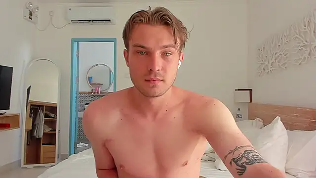 Snapshot of DanteRay chatting on March 2026 05:22:02 AM DanteRay online show from March 2026 05:22:02 AM