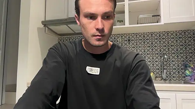 Snapshot of DanteRay chatting on April 2026 05:43:01 PM DanteRay online show from April 2026 05:43:01 PM