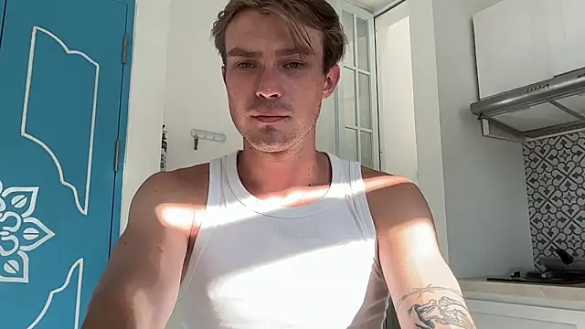 Snapshot of DanteRay chatting on April 2026 08:40:01 AM DanteRay online show from April 2026 08:40:01 AM