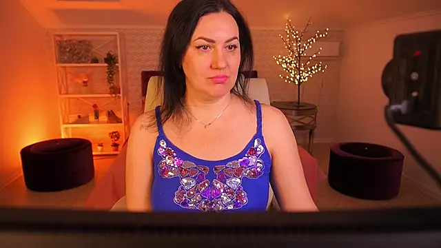 VelvetLuck online show from April 2026 06:09:01 AM