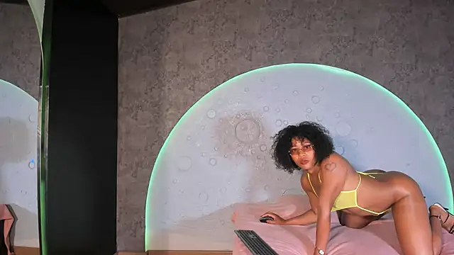 Shanelsmith online show from February 2026 10:17:01 PM