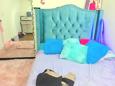 Aurora sky9 online show from December 2025 01:32:02 AM