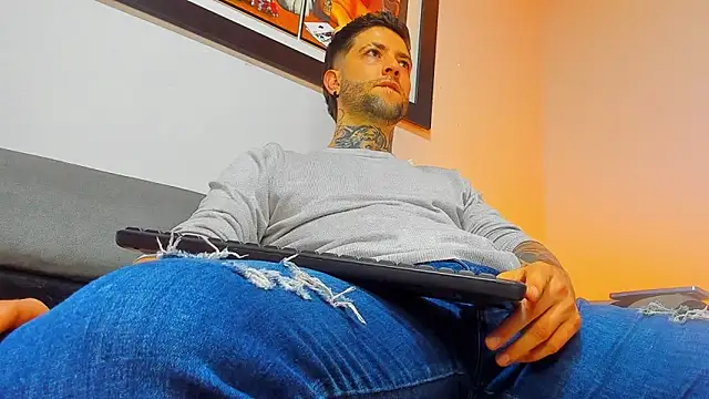 Snapshot of Supreme_Alpha chatting on November 2025 03:38:02 AM Supreme Alpha online show from November 2025 03:38:02 AM