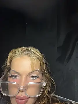 Snapshot of zowi101 chatting on March 2026 04:51:01 AM zowi101 online show from March 2026 04:51:01 AM