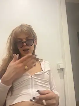 Snapshot of zowi101 chatting on March 2026 06:03:02 PM zowi101 online show from March 2026 06:03:02 PM