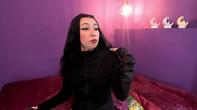 Snapshot of Isabella_Crofts chatting on February 2026 03:05:01 AM Isabella Crofts online show from February 2026 03:05:01 AM