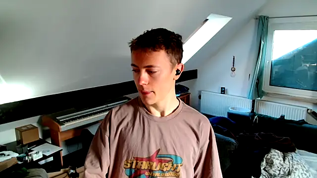 Snapshot of tomtimon11 chatting on November 2025 08:36:02 AM tomtimon11 online show from November 2025 08:36:02 AM