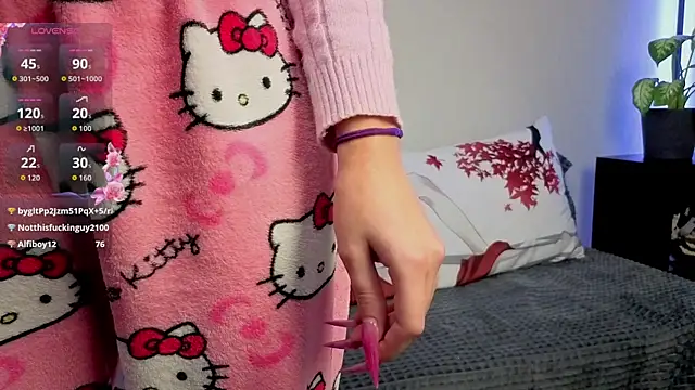 violetwluv online show from November 2025 06:40:01 PM