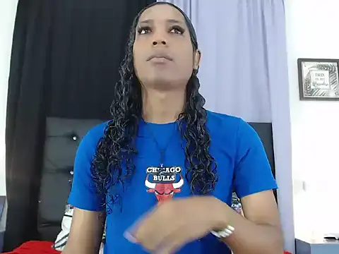 Snapshot of MiaCoock chatting on November 2025 12:27:01 PM MiaCoock online show from November 2025 12:27:01 PM