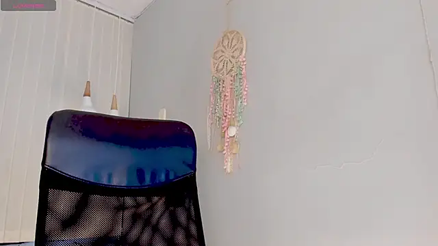 Emi Rosee online show from January 2026 12:29:02 PM