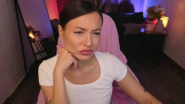 Naila Whisper online show from January 2026 11:29:02 PM