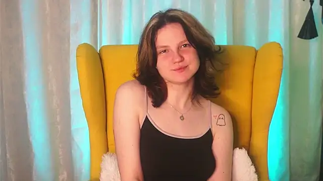 Snapshot of LatinaHuguenin chatting on March 2026 07:06:02 PM LatinaHuguenin online show from March 2026 07:06:02 PM