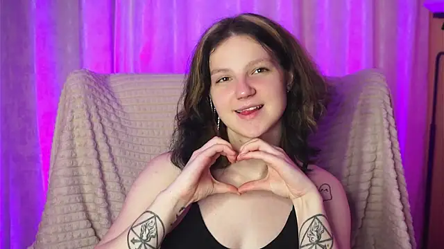 Snapshot of LatinaHuguenin chatting on March 2026 07:06:02 PM LatinaHuguenin online show from March 2026 07:06:02 PM