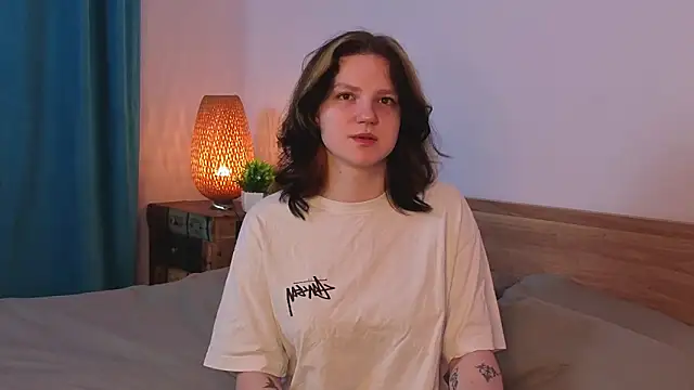 Snapshot of LatinaHuguenin chatting on April 2026 09:12:02 PM LatinaHuguenin online show from April 2026 09:12:02 PM