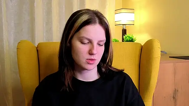 Snapshot of LatinaHuguenin chatting on April 2026 09:08:02 PM LatinaHuguenin online show from April 2026 09:08:02 PM